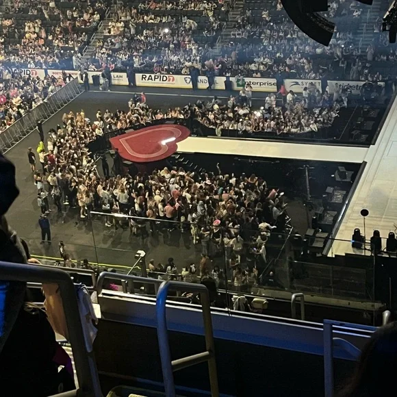 Sabrina Carpenter 2X Light Blue Short N’ Sweet tour Women's Short Sleeve Tee - Picture 14 of 14